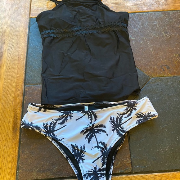 NWOT Beachsissi Swimsuit -Large - Picture 3 of 6